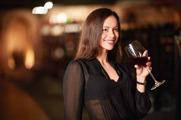 Comment organiser une soirée dégustation de café tout en découvrant son histoire et ses techniques?